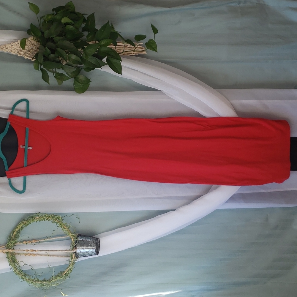 Long Red Sleeveless Dress